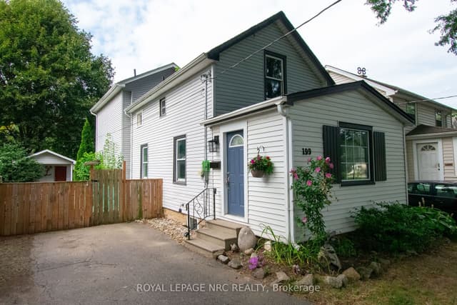 Detached at 199 YORK Street, St. Catharines, ON L2R 6G3
