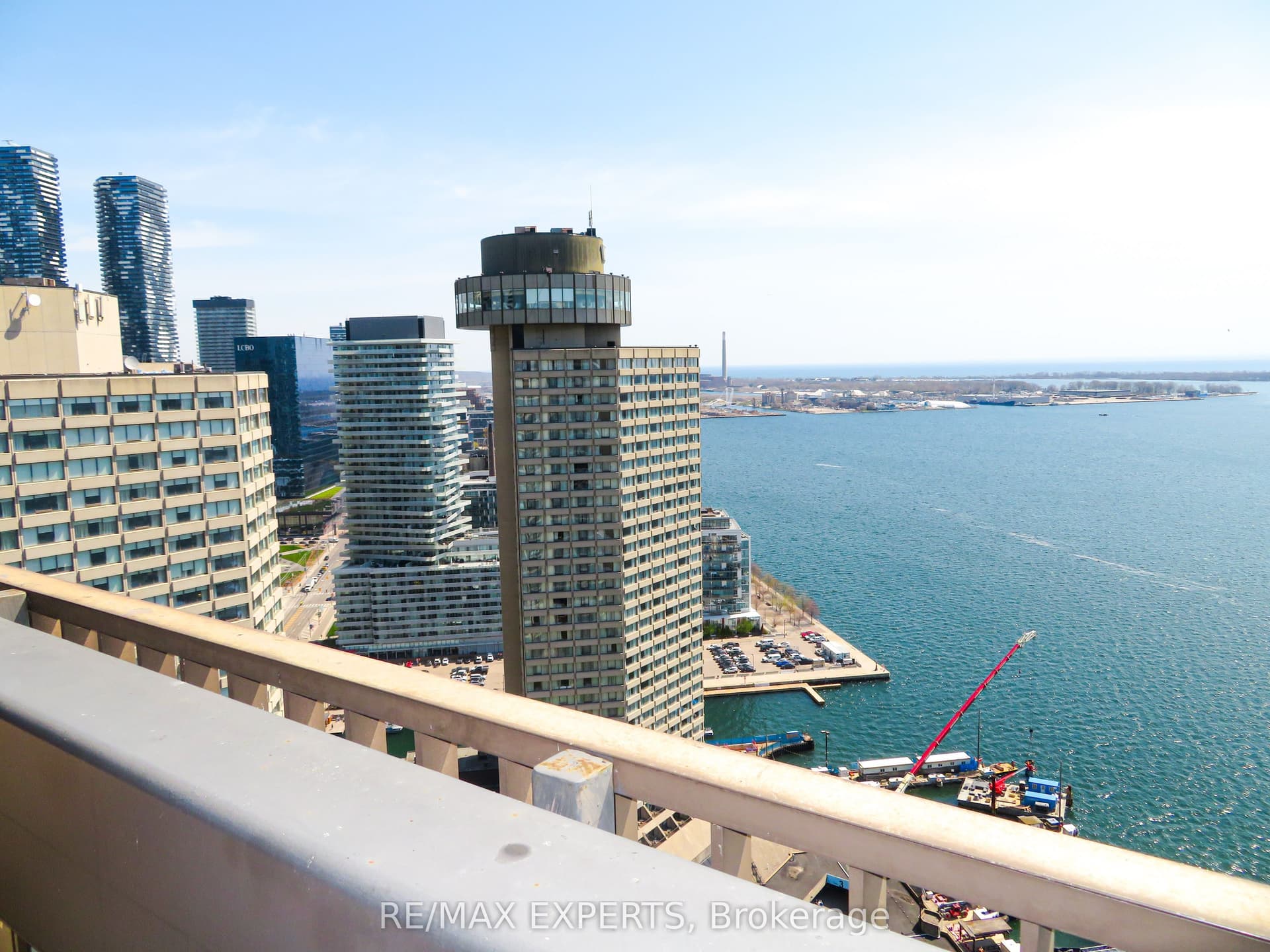 Suite 2233 · Floor 22, Unit 2233 · 33 Harbour Sq