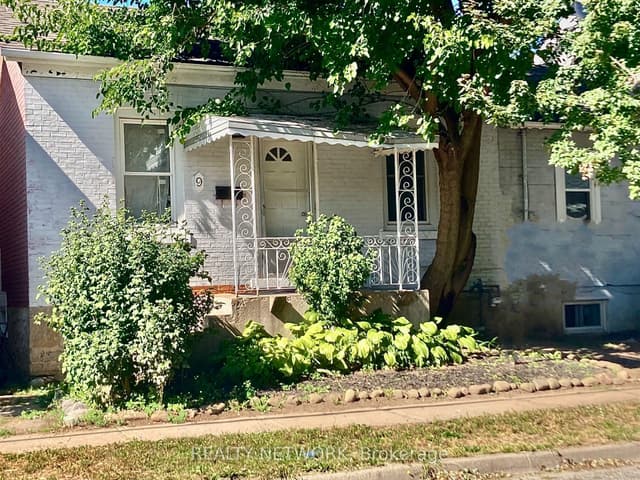Detached at 9 Woodland Avenue, St. Catharines, ON L2R 5A1