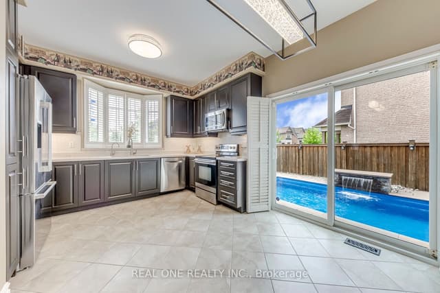Detached at 4201 Prudham Avenue, Burlington, ON L7M 0N1