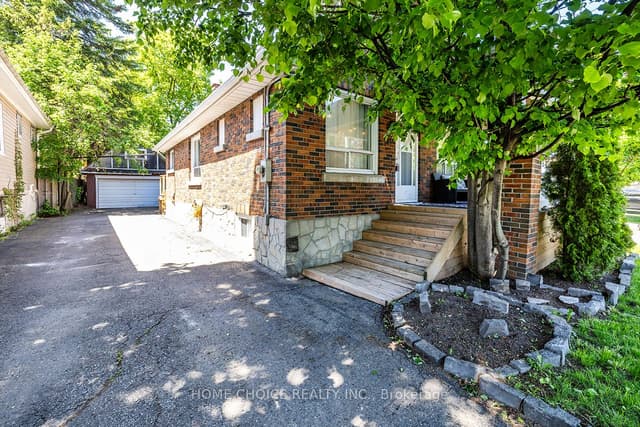 Detached at 140 Gladstone Avenue, Oshawa, ON L1J 4E7