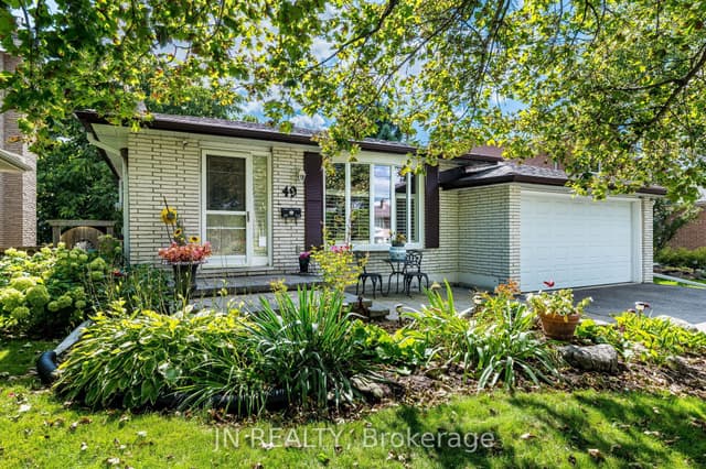 Detached at 49 School Street, East Gwillimbury, ON L9N 1K6