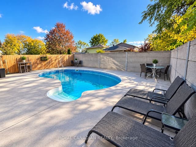 Detached at 36 Maplegrove Avenue, Bradford West Gwillimbury, ON L3Z 1S1