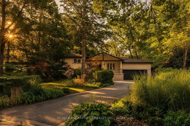 Detached at 1063 Greenoaks Drive, Mississauga, ON L5J 3A1