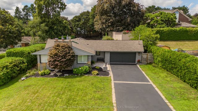 Detached at 892 North Shore Boulevard W, Burlington, ON L7T 1A8