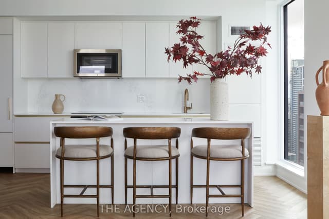 Condo Apartment at 327 King Street W PH04, Toronto, ON M5V 1J5, Toronto C01