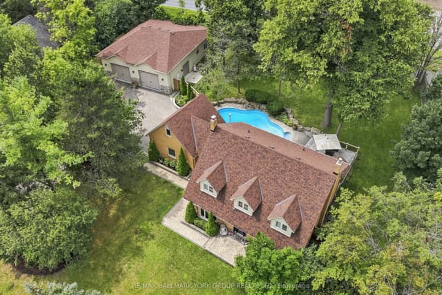 Detached at 111 Whispering Pine Trail, Aurora, ON L4G 4X8