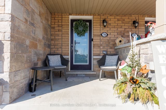 Att/Row/Townhouse at 7794 White Pine Crescent, Niagara Falls, ON L2H 3R4