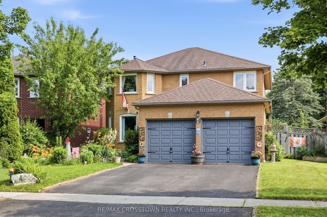 Detached at 4 Martinet Street, Whitby, ON L1N 8K8