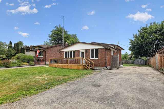 Detached at 61 Airey Avenue, St. Thomas, ON N5R 1E1