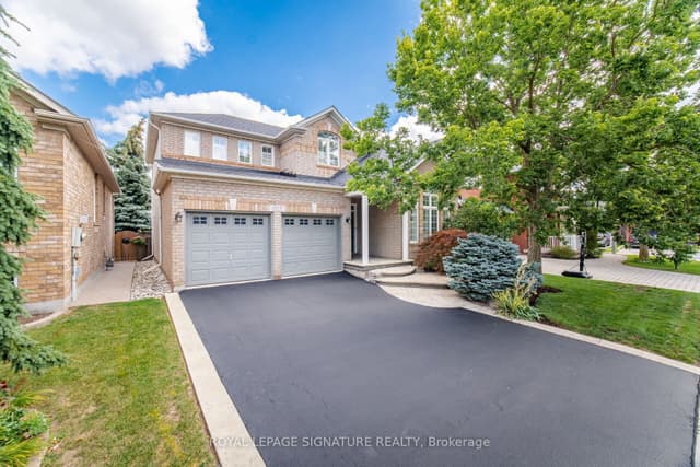 Detached at 2215 Lapsley Crescent, Oakville, ON L6M 4V2