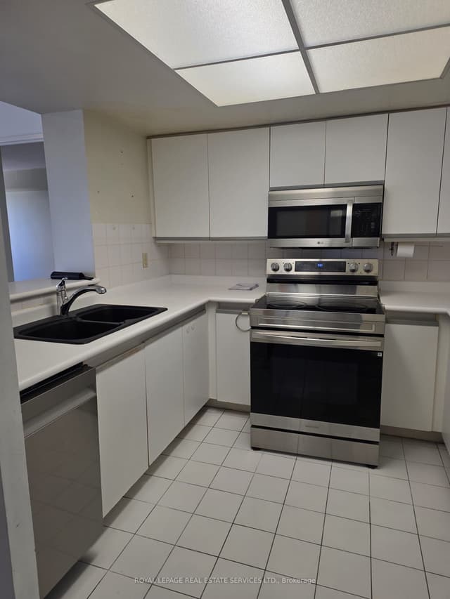 Condo Apartment at 335 Webb Drive 708, Mississauga, ON L5B 4A1