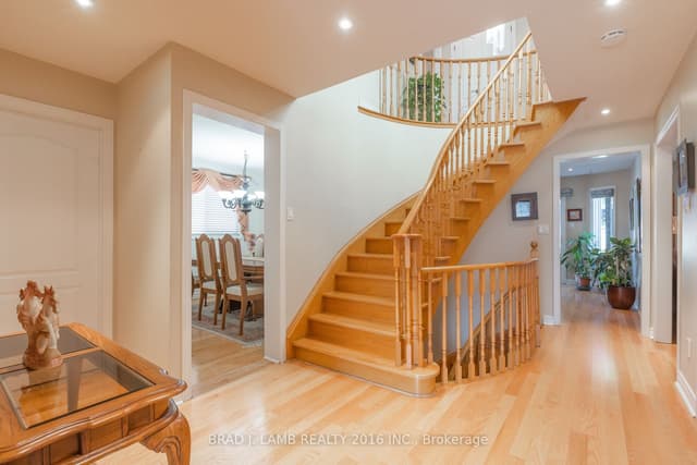 Detached at 8 Burnley Place, Brampton, ON L6Z 2V1