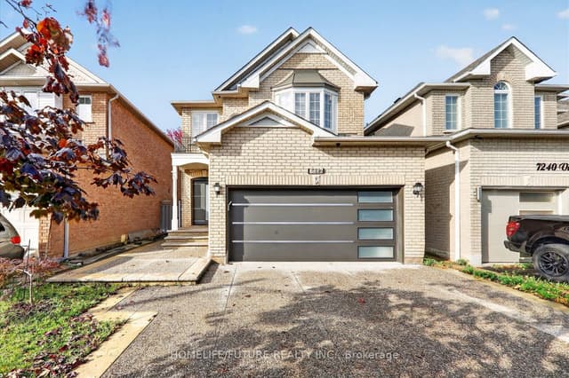 Detached at 7236 Village Walk, Mississauga, ON L5W 1V8