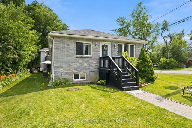 Detached at 1 Maple Grove Street, Whitchurch-Stouffville, ON L4A 7X3