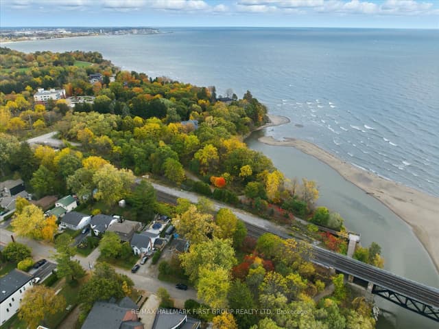 Detached at 313 Dyson Road, Pickering, ON L1W 2N1