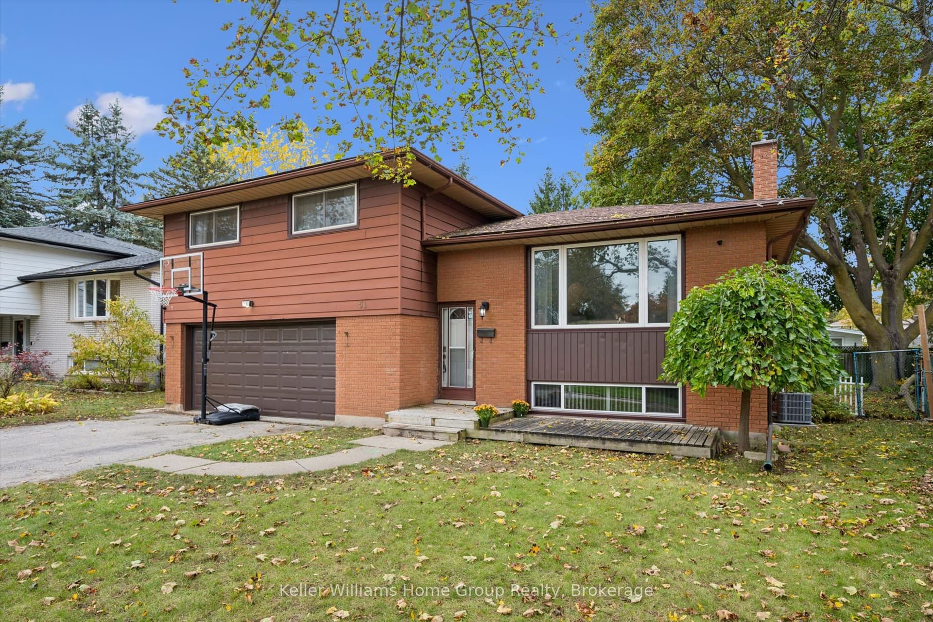51 Lonsdale Dr