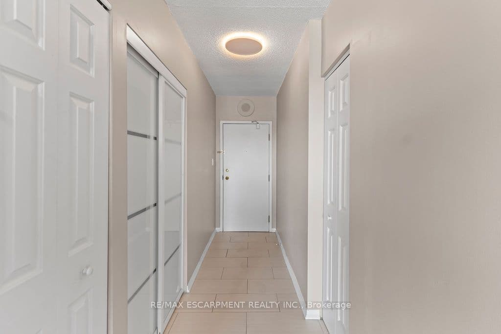 Suite 810 · Floor 8, Unit 810 · 36 James St S