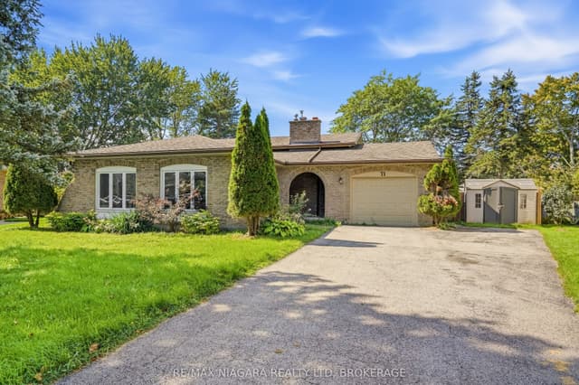 Detached at 71 Glenayr Place, Welland, ON L3C 3M6