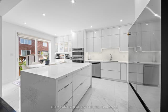 Detached at 13 Seafair Crescent, Brampton, ON L6Y 5W2