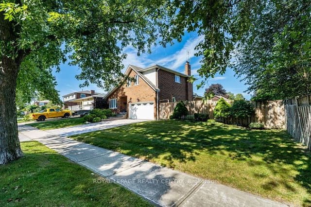 Detached at 671 Louis Drive, Mississauga, ON L5B 2V4