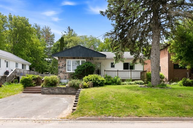 Detached at 209 Cliff Road, Barrie, ON L4N 3X5