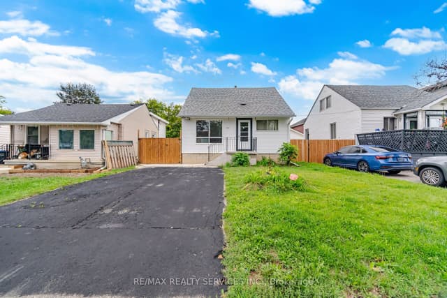 Detached at 3051 Churchill Avenue, Mississauga, ON L4T 1R4