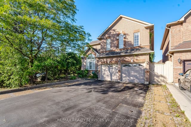 Detached at 8 Riverbank Road, Brampton, ON L6R 2H6