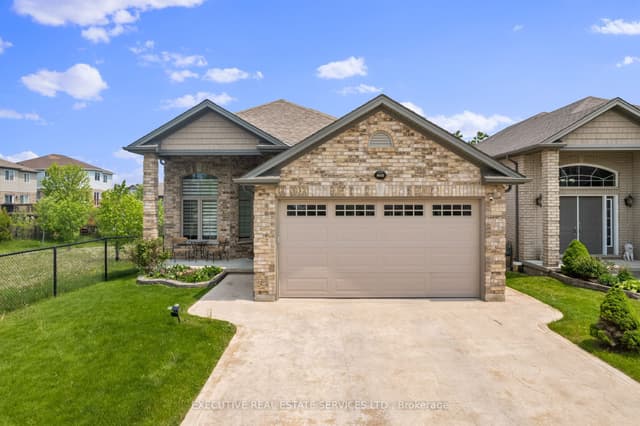 Detached at 2884 DEVON Road, London South, ON N6E 0A4