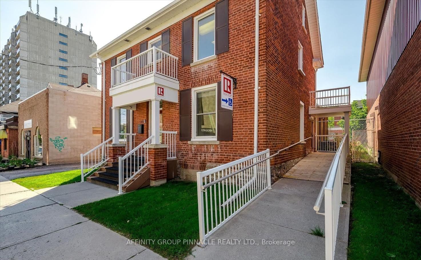 Unit UPPER, Unit UPPER · 273 Charlotte St