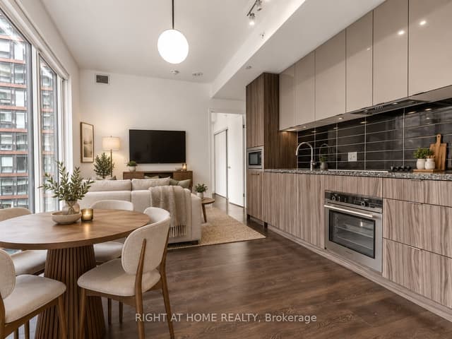 Condo Apartment at 115 Blue Jays Way 3215, Toronto, ON M5V 0N4, Toronto C01