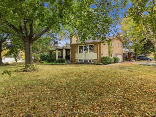 Detached at 617 Scenic Drive, Hamilton, ON L9C 1H2