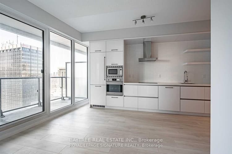 2221 Yonge Street