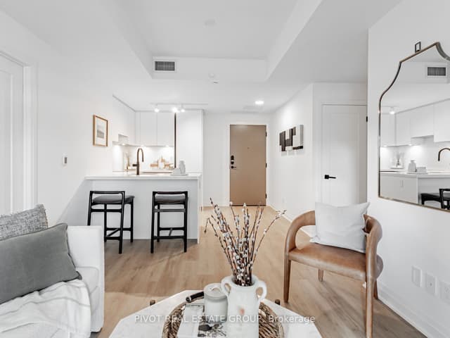 Condo Apartment at 4023 THE EXCHANGE 1703, Mississauga, ON L5B 0N4