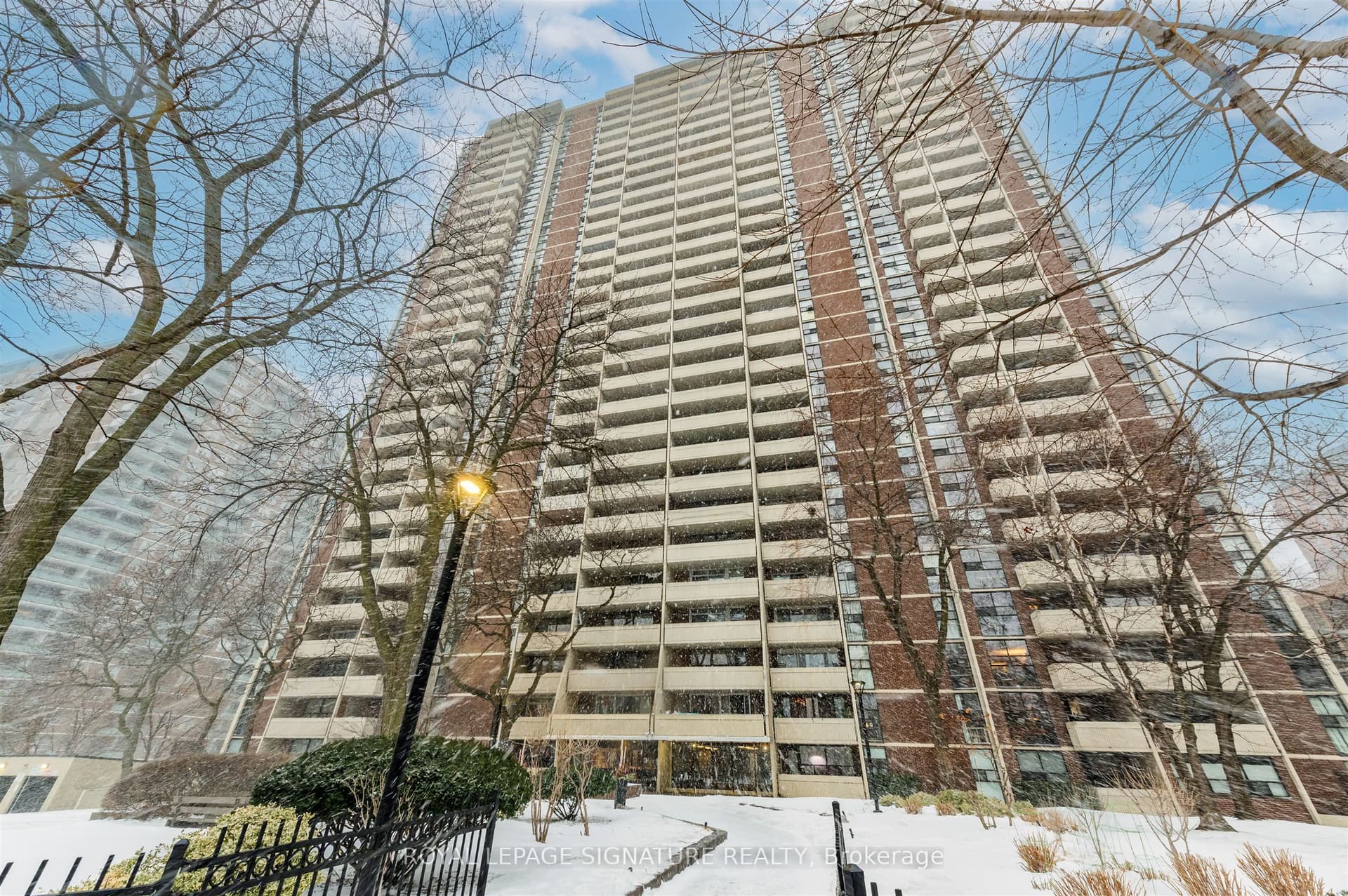 Suite 2108 · Floor 21, Unit 2108 · 40 Homewood Ave
