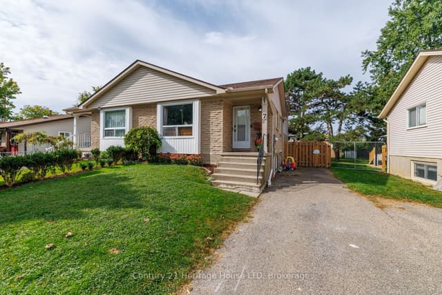 Semi-Detached at 7 MCNICHOLL Circle, St. Catharines, ON L2N 7C5
