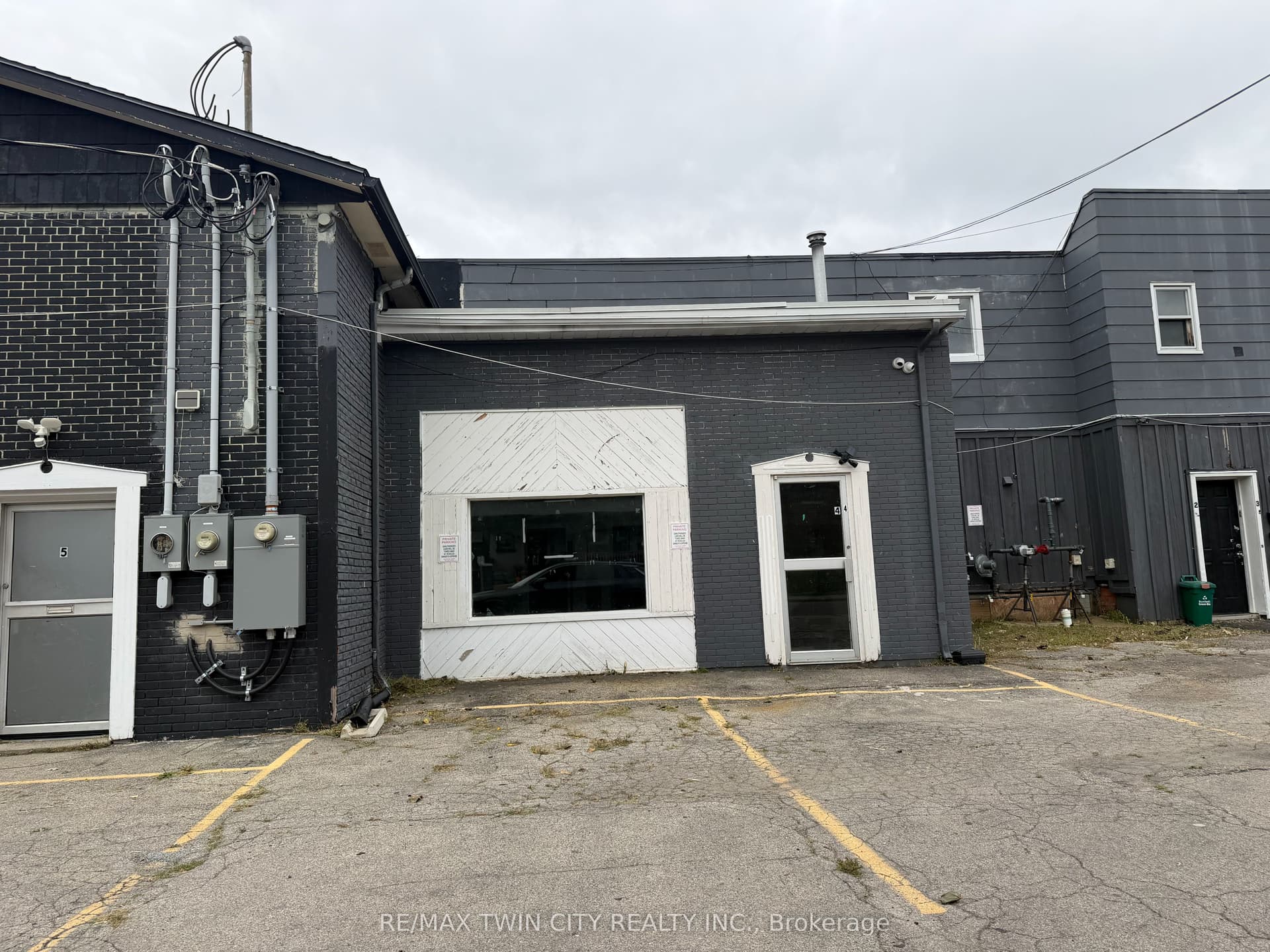 Unit 6, Unit 6 · 249 Murray St