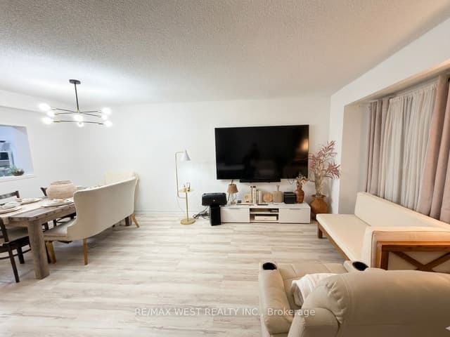 Condo Townhouse at 69 Maple Branch Path 37, Toronto, ON M9P 3T4, Toronto W09