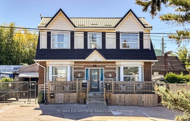Detached at 548 Beach Road, Hamilton, ON L8H 3K9