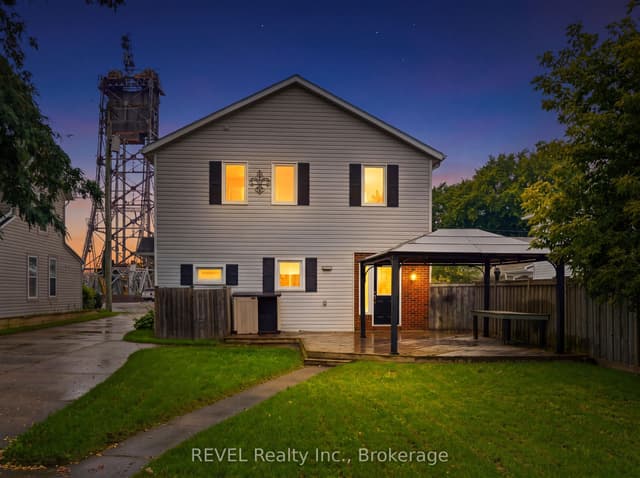 Detached at 2324 Centre Street, Thorold, ON L0S 1A0