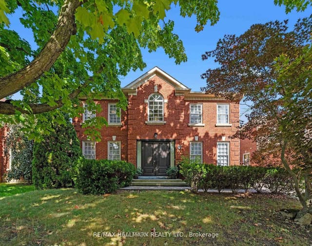 Detached at 63 Willett Crescent, Richmond Hill, ON L4C 7W2