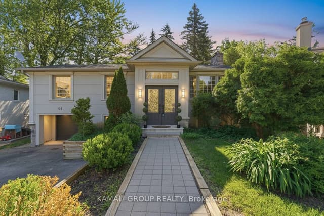 Detached at 61 Lawnwood Court, Richmond Hill, ON L4C 4T1
