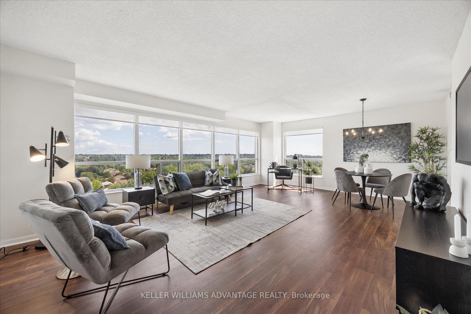 Suite 903 · Floor 9, Unit 903 · 712 Rossland Rd E
