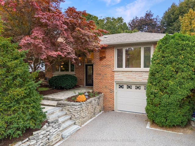 Detached at 475 Willis Drive, Oakville, ON L6L 4V6