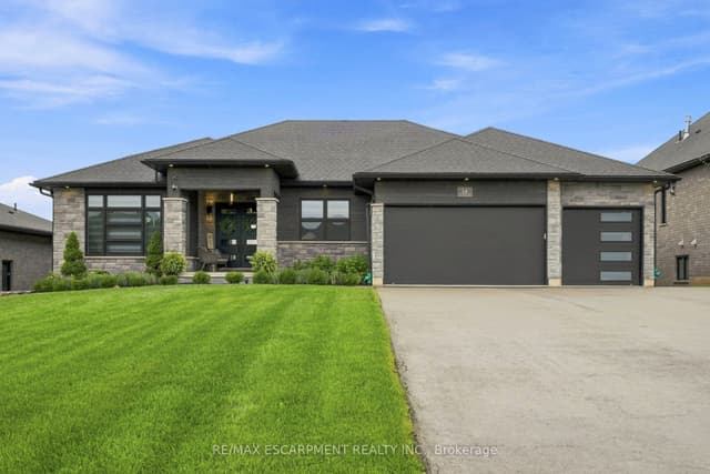 Detached at 14 Hudson Drive, Brantford, ON N3T 0V6