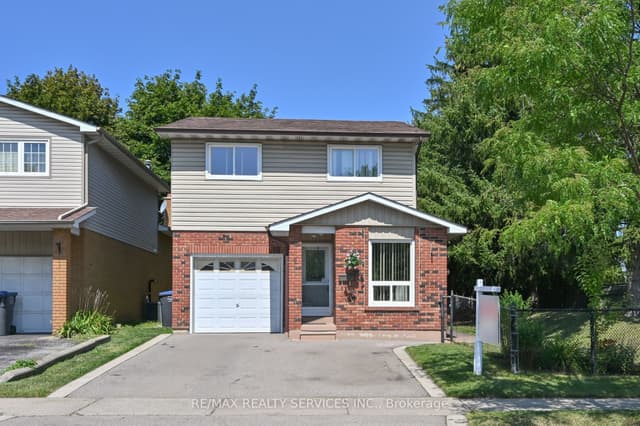 Detached at 2 Lindridge Avenue, Brampton, ON L6S 3W9