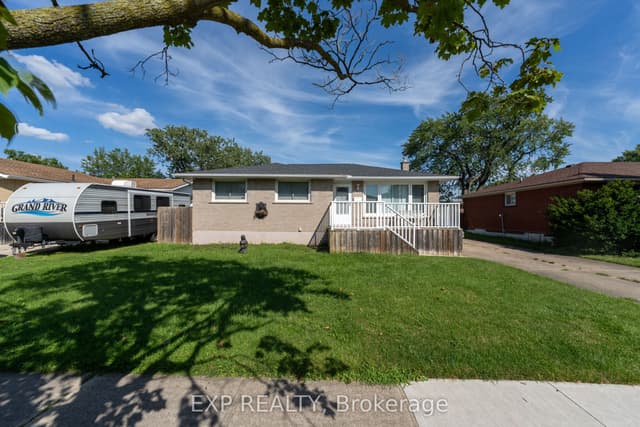 Detached at 7040 Warden Avenue, Niagara Falls, ON L2G 5P5