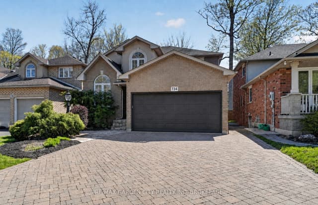 Detached at 734 Brigadoon Drive, Hamilton, ON L9C 7S2