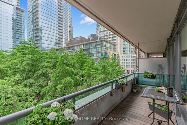 Condo Apartment at 18 Yorkville Avenue 305, Toronto, ON M4W 3Y8, Toronto C02