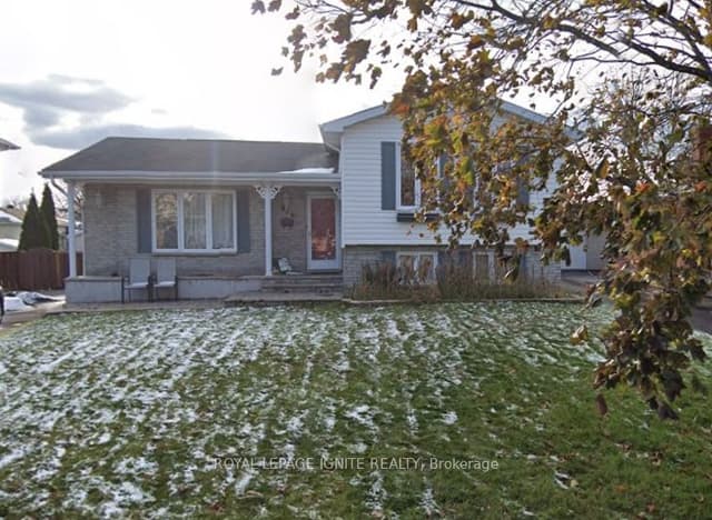Detached at 810 Chelsea Crescent, Cornwall, ON K6H 6Y4